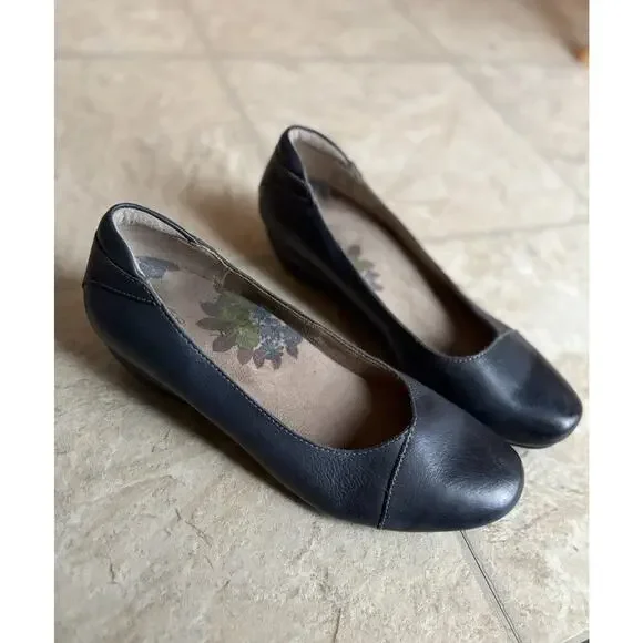Women’s Taos Navy Blue Debut Shoes Size 8.5 Slip On Leather Heeled Flat - Picture 9 of 9